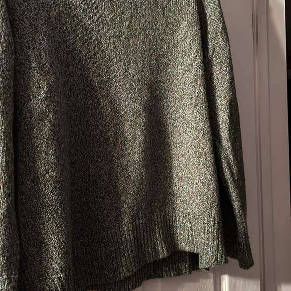 Green Sweater 💗 - Picture 8 of 8